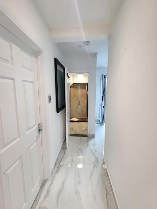 Spacious And Bright One Bedroom Apartment Oxford Bagian luar foto