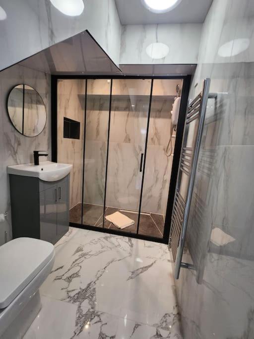 Spacious And Bright One Bedroom Apartment Oxford Bagian luar foto