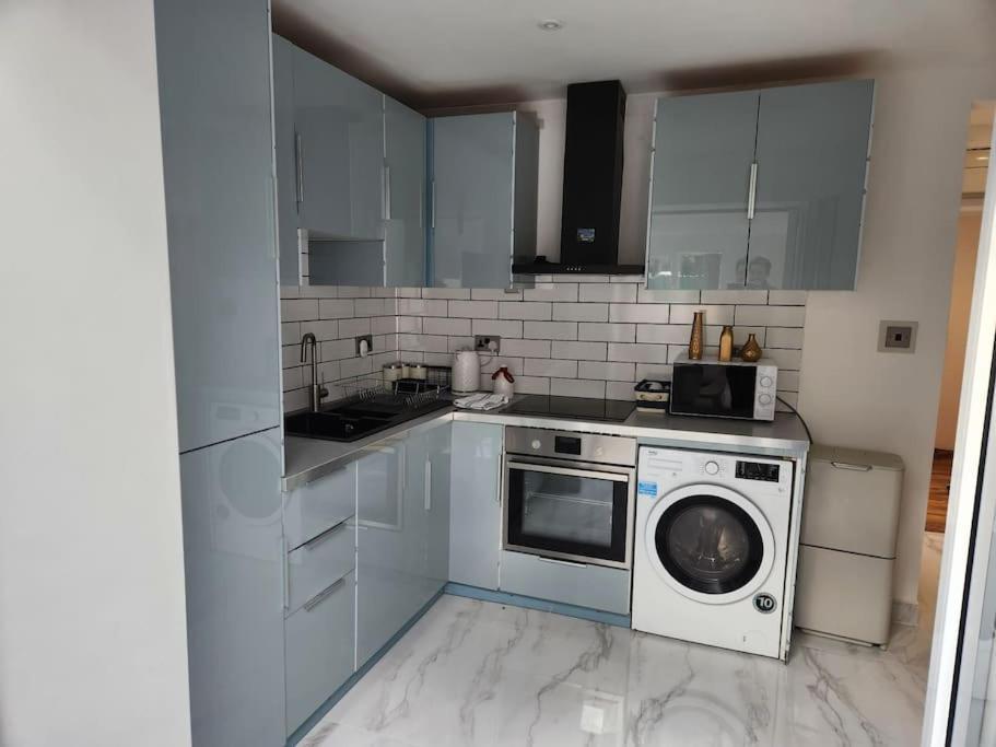 Spacious And Bright One Bedroom Apartment Oxford Bagian luar foto